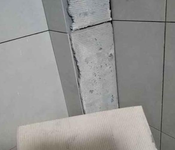 杜集瓷砖空鼓维修公司分享下厨房瓷砖脱落的补救措施。